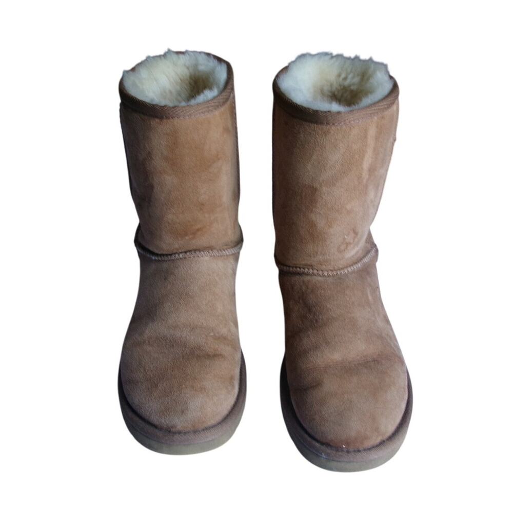 UGG Classic Short Chestnut Suede Sheepskin Winter Boots Women’s Size 7